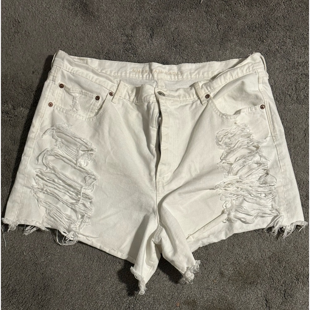 American eagle white shorts